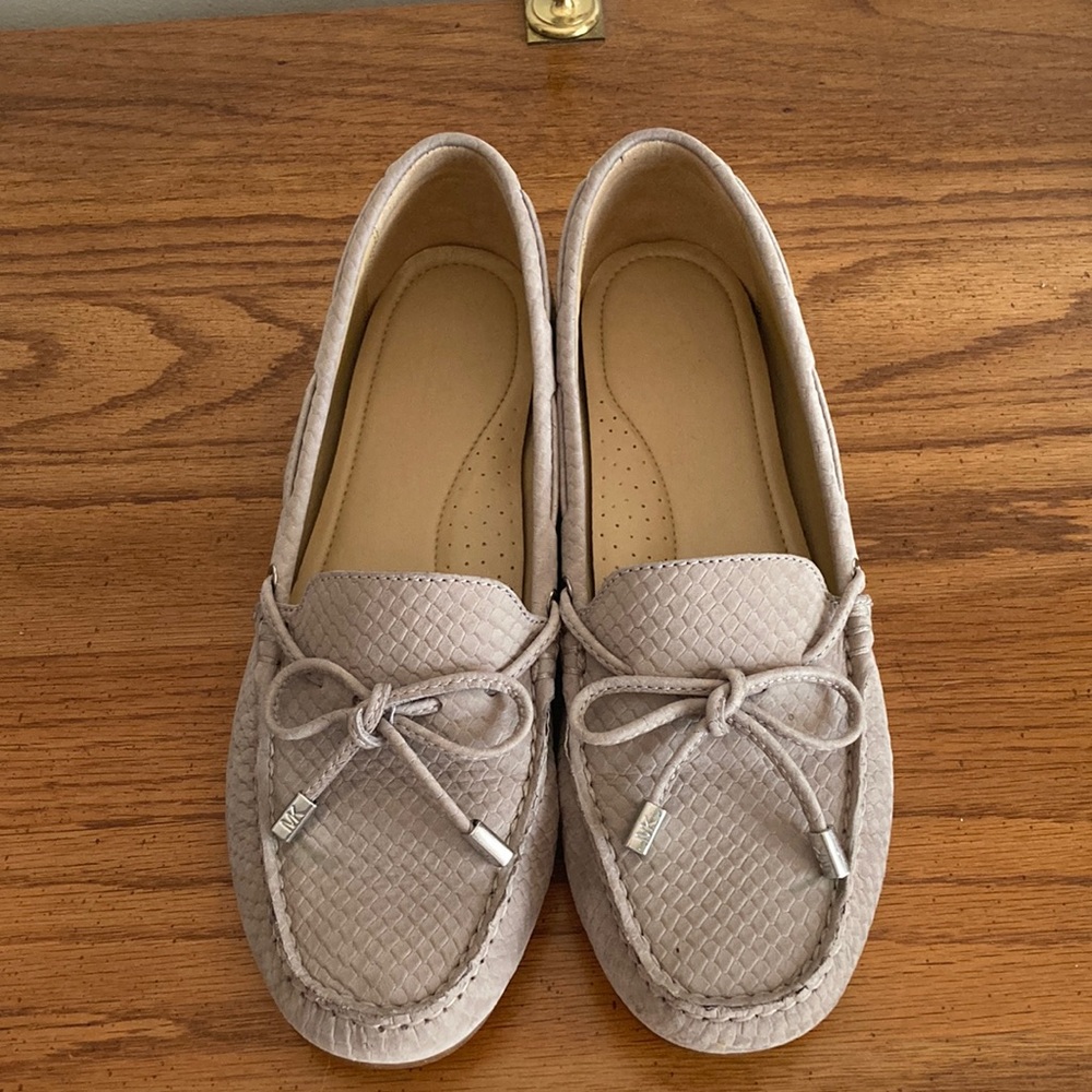 Michael Kors size 8 flat perfect work shoes great support and super comfortable